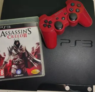 PS3 Slim + Mando Rojo + Assassin's Creed II
