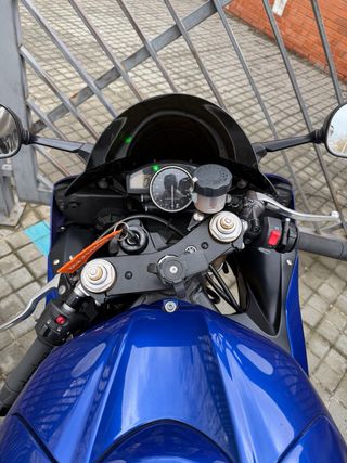 Yamaha R6R Azul y Dorado