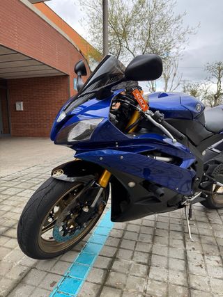 Yamaha R6R Azul y Dorado