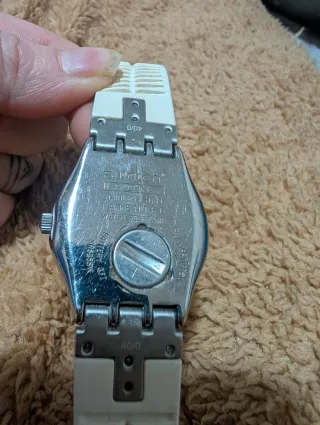 Reloj Swatch Mujer Blanco y Plateado