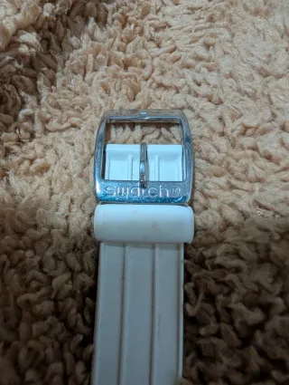 Reloj Swatch Mujer Blanco y Plateado