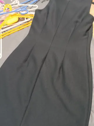 Vestido negro semilargo sin mangas