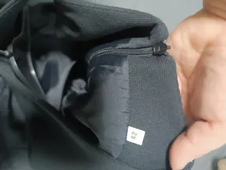 Vestido negro semilargo sin mangas