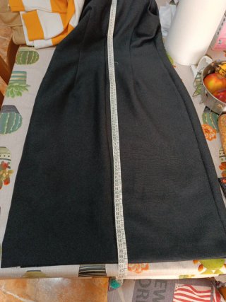 Vestido negro semilargo sin mangas