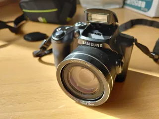 Cámara Samsung WB2100 + Estuche