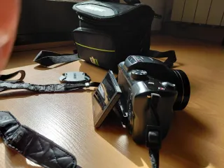 Cámara Samsung WB2100 + Estuche