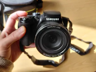 Cámara Samsung WB2100 + Estuche