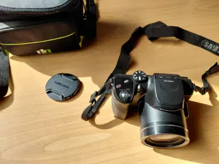 Cámara Samsung WB2100 + Estuche