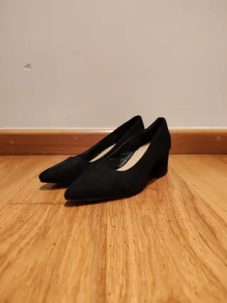 Zapatos de tacón negros para mujer