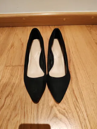 Zapatos de tacón negros para mujer