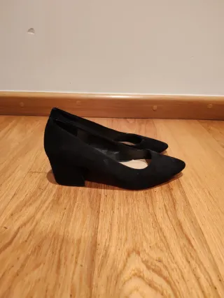 Zapatos de tacón negros para mujer