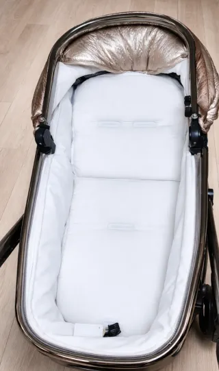 Carro de bebé dorado y bronce BEBECAR