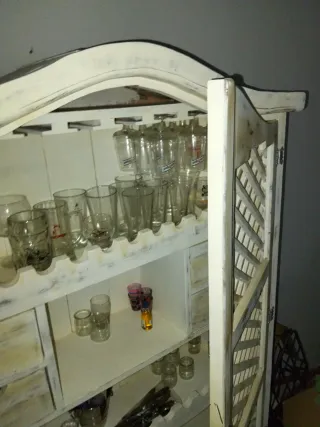 Mueble de madera  mexicana blanco y beige