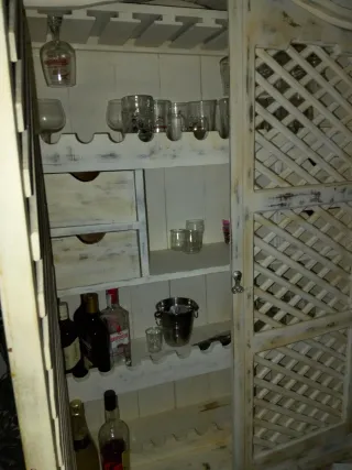 Mueble de madera  mexicana blanco y beige