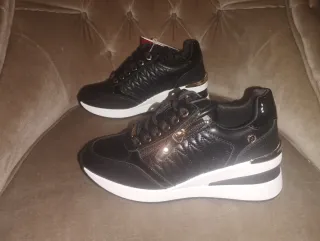 Zapatillas de cuña negras mujer