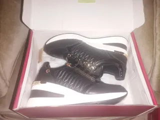 Zapatillas de cuña negras mujer