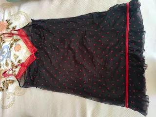 Negligé nero con cuoricini rossi