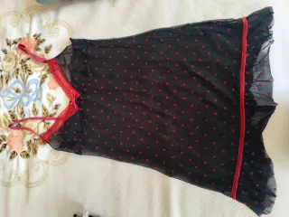 Negligé nero con cuoricini rossi