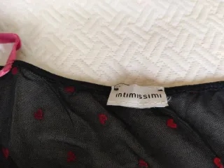 Negligé nero con cuoricini rossi