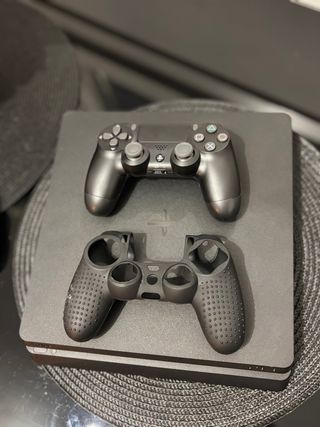 PS4 (PlayStation 4) Negra 500GB con lector