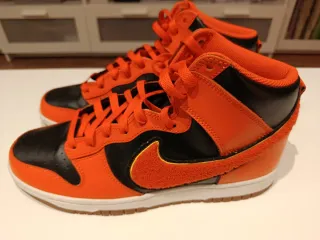 Zapatillas Nike Dunk High Naranja y Negro