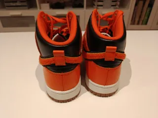 Zapatillas Nike Dunk High Naranja y Negro