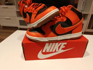 Zapatillas Nike Dunk High Naranja y Negro