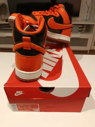 Zapatillas Nike Dunk High Naranja y Negro