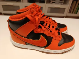 Zapatillas Nike Dunk High Naranja y Negro
