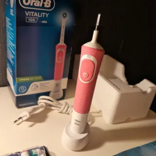 Escova Elétrica Oral-B Vitality 100 Rosa