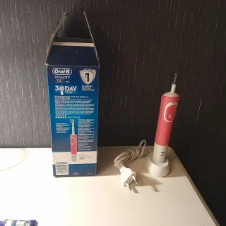 Escova Elétrica Oral-B Vitality 100 Rosa