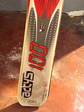 Esquis. Skis