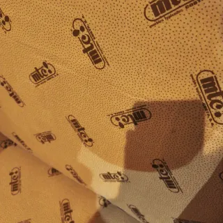 Sofá Piel Negro diseño atemporal seminuevo chester