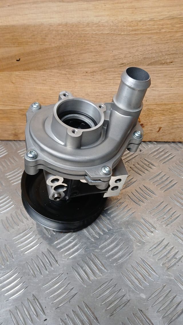 VKPA 84623 BOMBA DE AGUA DEFENDER L316