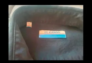 Camisa azul marino de El Ganso.
