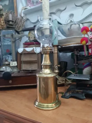 Lámpara de barco antigua de latón