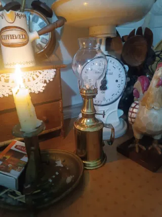 Lámpara de barco antigua de latón