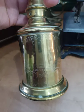 Lámpara de barco antigua de latón