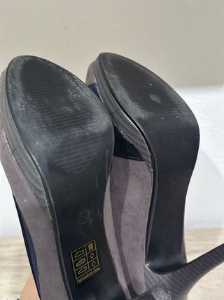 Zapatos de tacón Karumi grises y negros