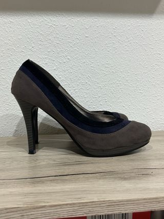 Zapatos de tacón Karumi grises y negros