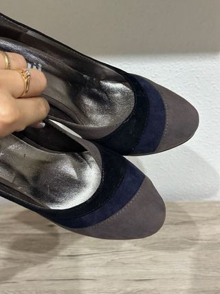 Zapatos de tacón Karumi grises y negros