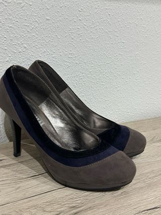 Zapatos de tacón Karumi grises y negros