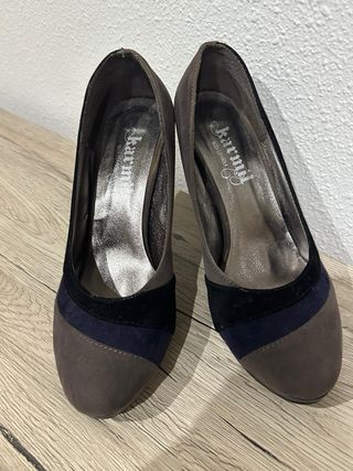 Zapatos de tacón Karumi grises y negros