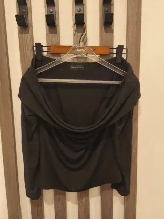 Camiseta Lefties escote bardot.