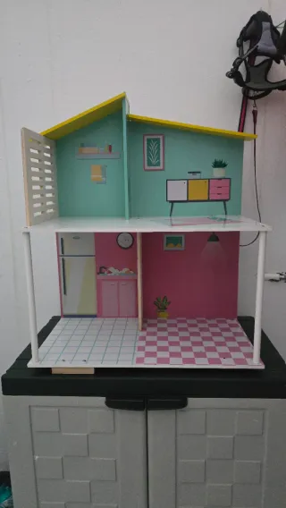 Casa de muñecas de madera