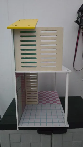 Casa de muñecas de madera