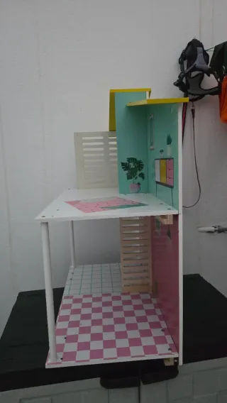 Casa de muñecas de madera