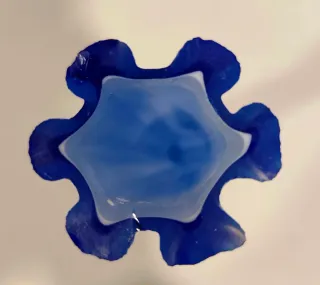 Jarrón de cristal azul