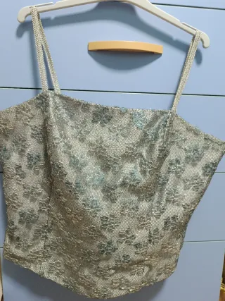 Top lentejuelas plata de tirantes.