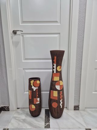 Dos jarrones de barro (jarron)